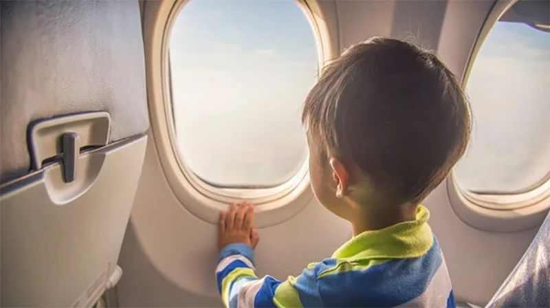 Cậu bé 12 tuổi ngồi bên cửa sổ máy bay vạch trần sự cố rúng động hàng không thế giới