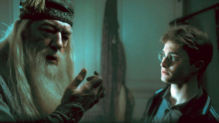 "Harry Potter" Daniel Radcliffe kể lại ký ức cuối cùng về "thầy Dumbledore" Michael Gambon