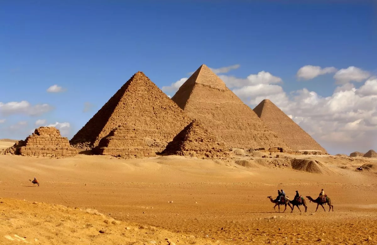 Elon Musk thổi bùng thuyết âm mưu kim tự tháp Ai Cập