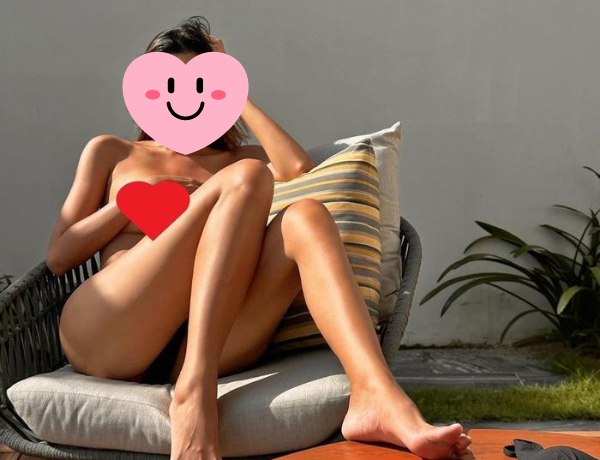 Nữ siêu mẫu Vbiz gây "sốc", đích thân tung ảnh khỏa thân trên mạng xã hội
