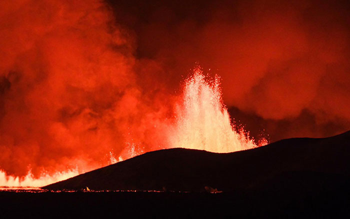 Núi lửa đang phun trào mạnh nhất lịch sử Iceland