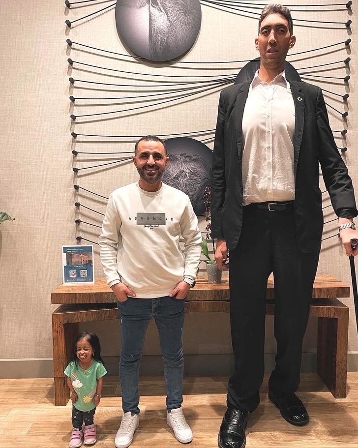 Người phụ nữ thấp nhất thế giới và người đàn ông cao nhất thế giới