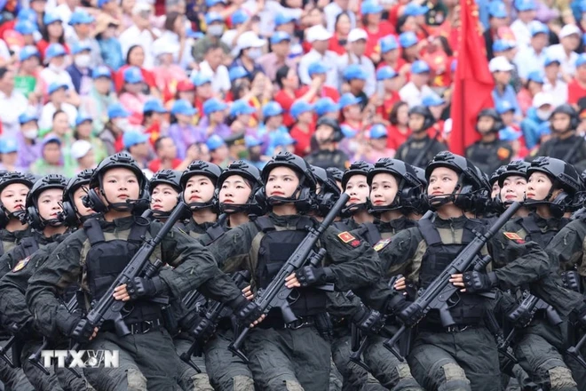 Những "bông hồng thép" tại lễ diễu hành kỷ niệm 70 năm chiến thắng Điện Biên Phủ gây sốt khiến cả MXH phải ngưỡng mộ