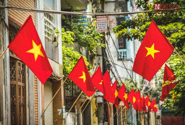 Hà Nội tặng mỗi hộ dân một lá cờ Tổ quốc dịp 70 năm Giải phóng Thủ đô