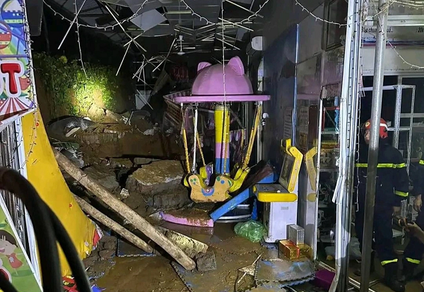 Hà Nội: Nguyên nhân vụ s.ập tường khu vui chơi khiến 3 trẻ radi mãi mãi sau cơn mưa lớn