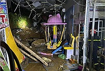 Hà Nội: Nguyên nhân vụ s.ập tường khu vui chơi khiến 3 trẻ radi mãi mãi sau cơn mưa lớn