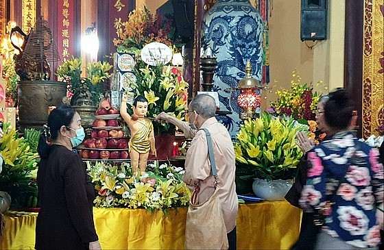 6 việc nên làm vào đại lễ Phật đản rằm tháng 4 để gia đình an lành, may mắn