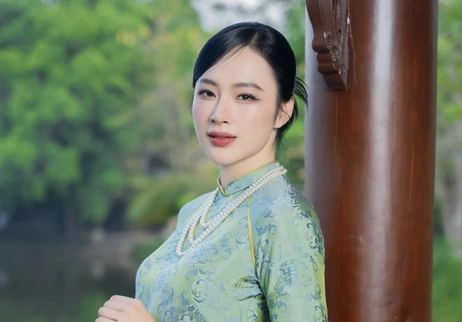 Em gái lên tiếng vụ lộng ngôn của Angela Phương Trinh, cho rằng chị đã "ngú tao" tới mức gia đình không liên lạc được