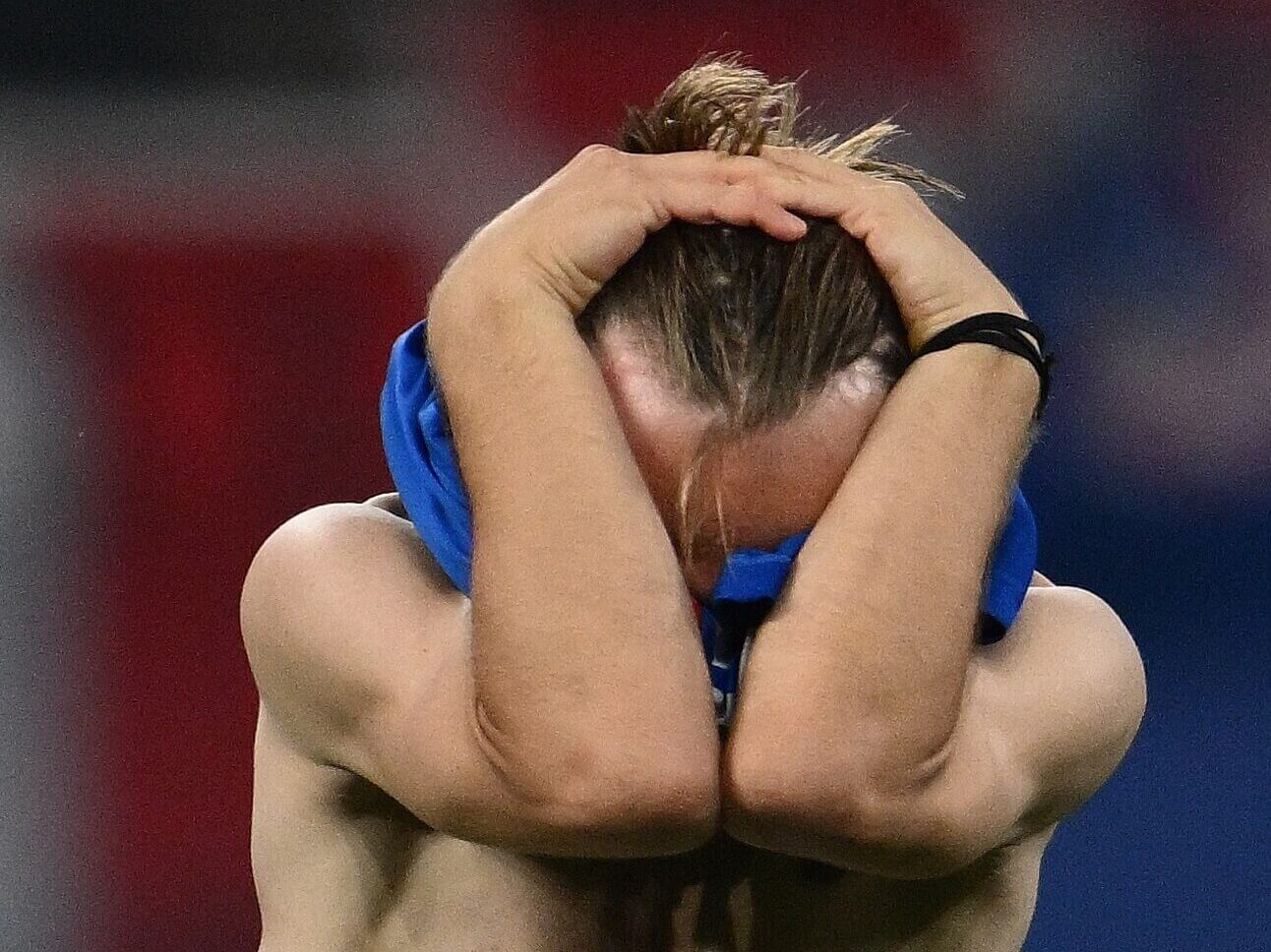 Ngôi sao bóng đá số 1 Croatia giấu nước mắt