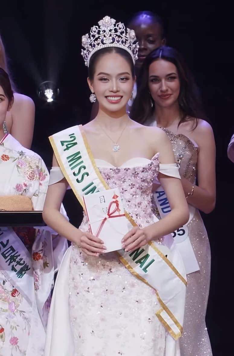 Hoa hậu Thanh Thủy ẵm vương miện Miss International 2024